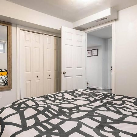 Apartamento Cozy Nest Basement Unit Hamilton Exterior foto