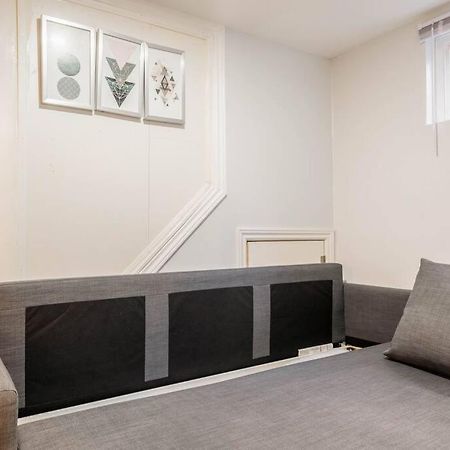 Apartamento Cozy Nest Basement Unit Hamilton Exterior foto
