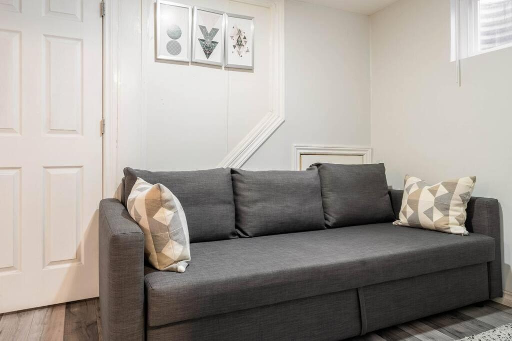 Apartamento Cozy Nest Basement Unit Hamilton Exterior foto