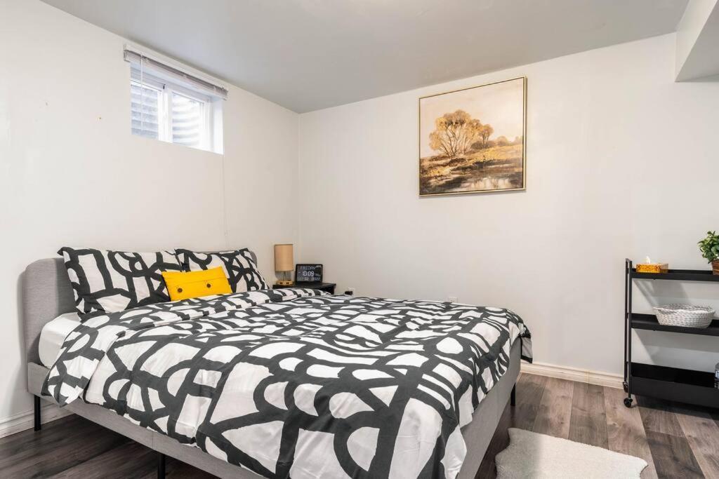 Apartamento Cozy Nest Basement Unit Hamilton Exterior foto