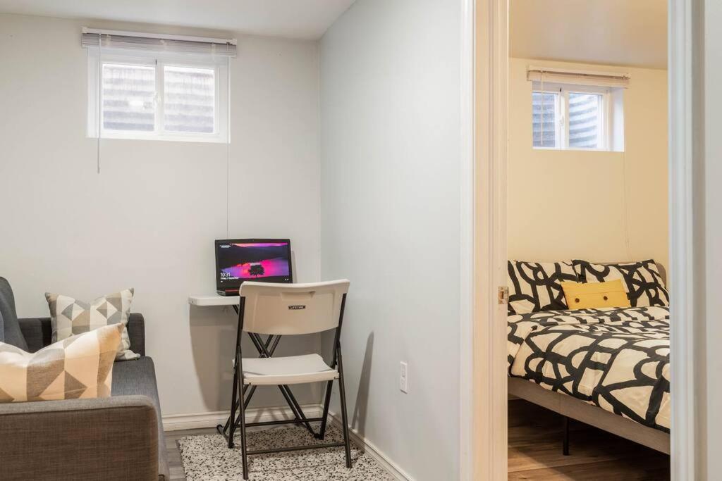 Apartamento Cozy Nest Basement Unit Hamilton Exterior foto