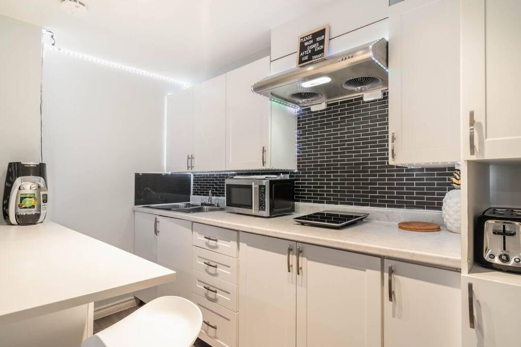 Apartamento Cozy Nest Basement Unit Hamilton Exterior foto