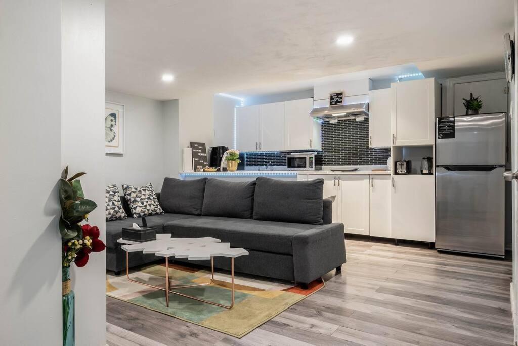 Apartamento Cozy Nest Basement Unit Hamilton Exterior foto