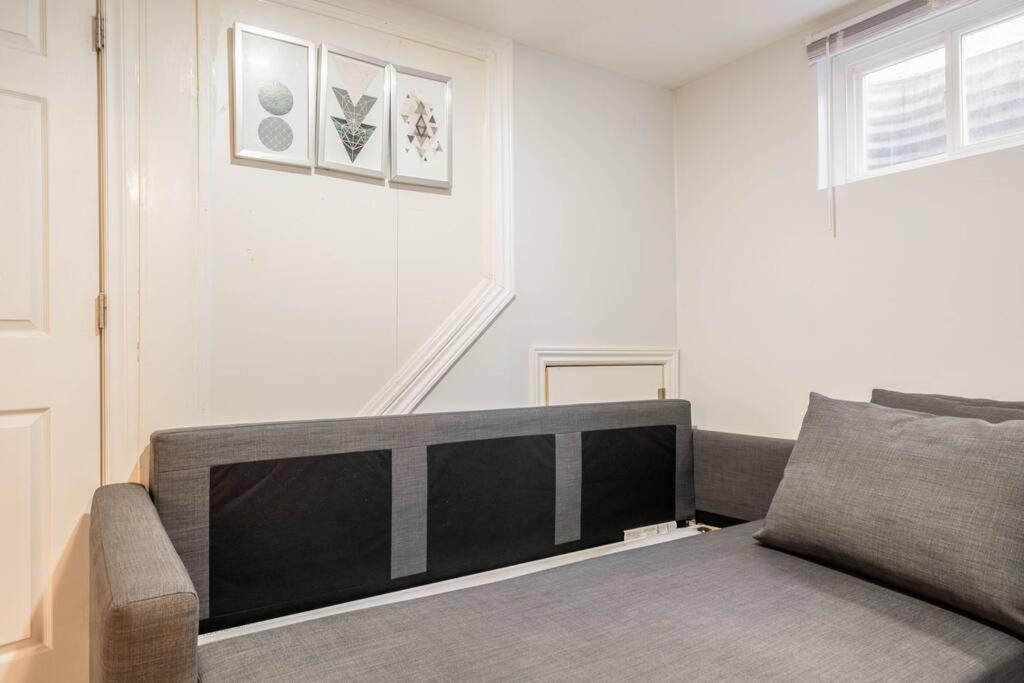 Apartamento Cozy Nest Basement Unit Hamilton Exterior foto