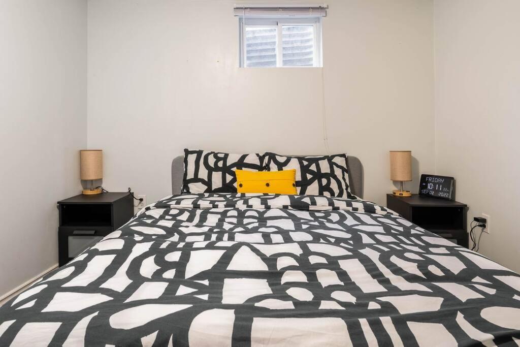 Apartamento Cozy Nest Basement Unit Hamilton Exterior foto