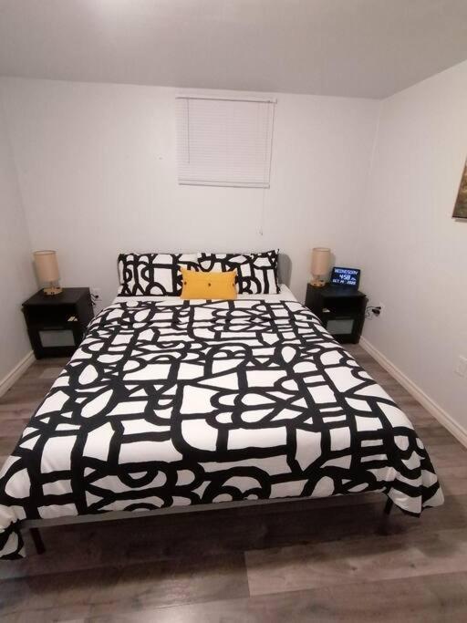 Apartamento Cozy Nest Basement Unit Hamilton Exterior foto