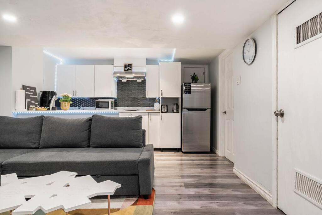 Apartamento Cozy Nest Basement Unit Hamilton Exterior foto