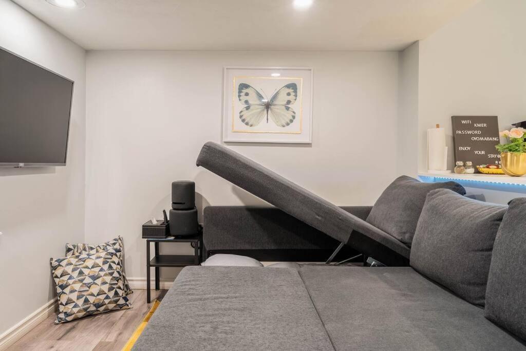 Apartamento Cozy Nest Basement Unit Hamilton Exterior foto