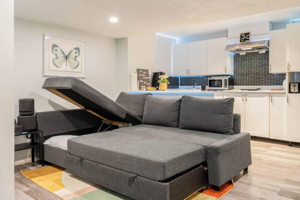 Apartamento Cozy Nest Basement Unit Hamilton Exterior foto